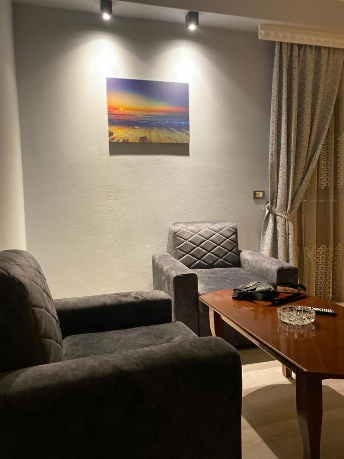 Hotel Jurgen Lezhë Exteriör bild