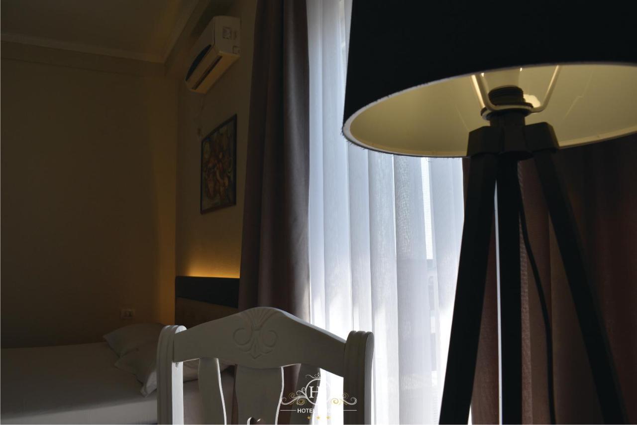 Hotel Jurgen Lezhë Exteriör bild