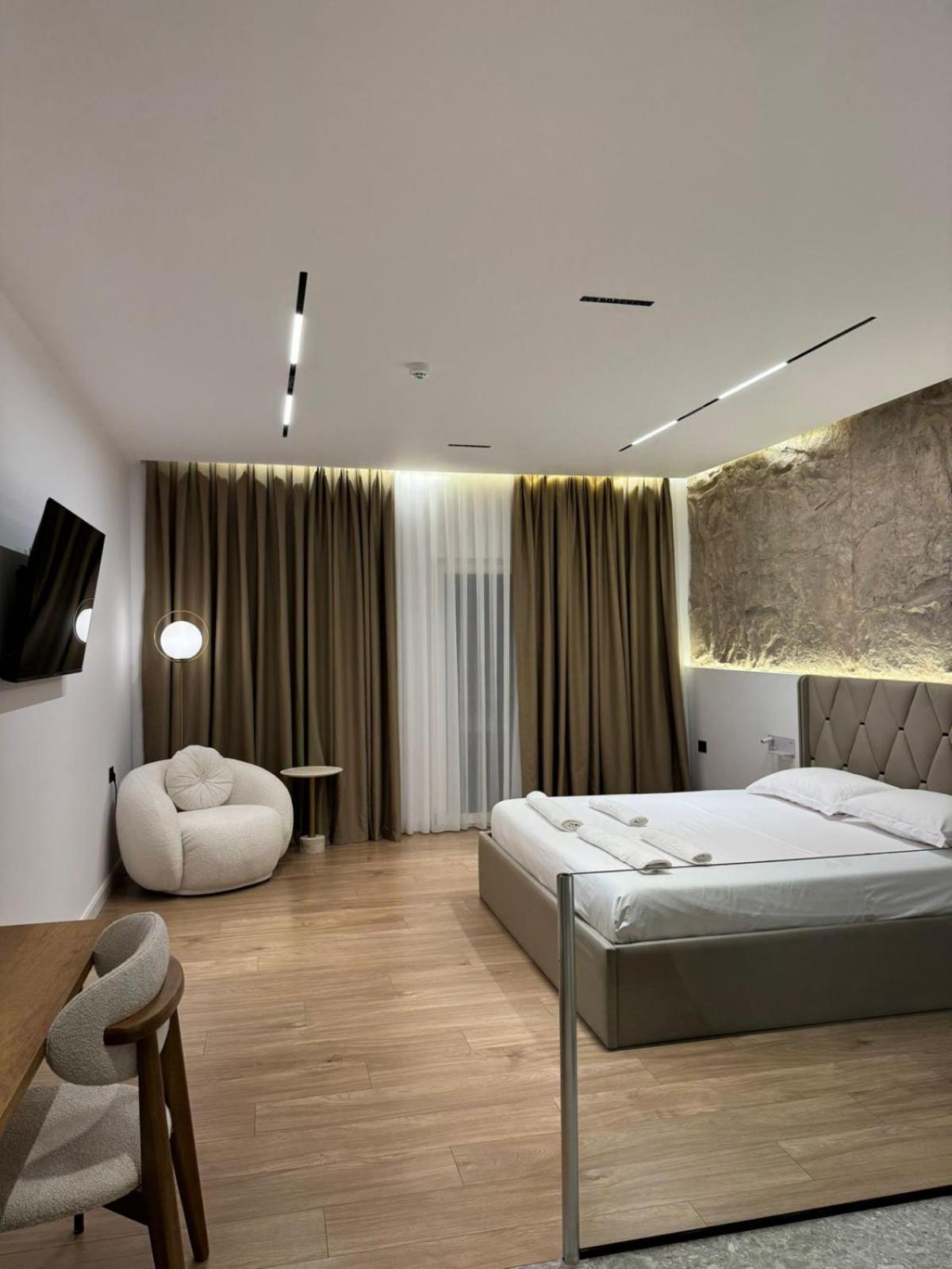 Hotel Jurgen Lezhë Exteriör bild